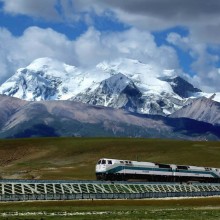 Rail-in-Tibet-1020x697